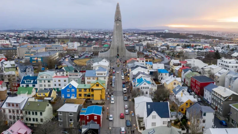 Time in Iceland: A Comprehensive Overview