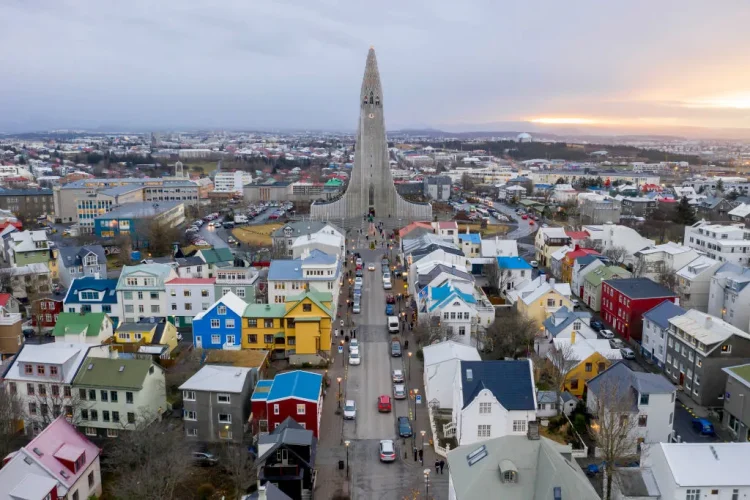 Time in Iceland: A Comprehensive Overview